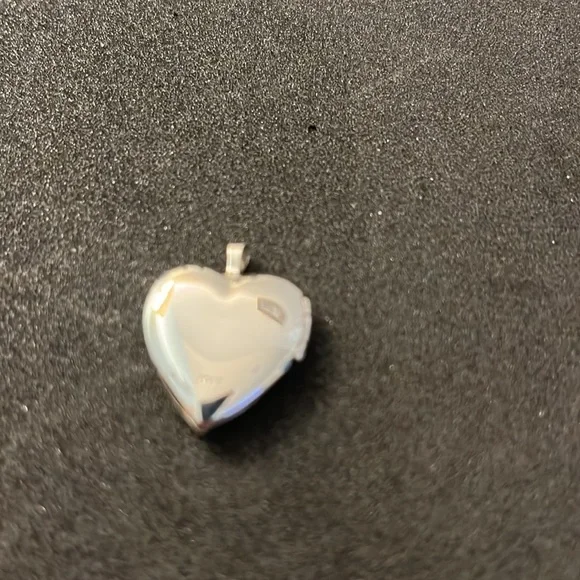 Vintage Silver portrait heart pendant/inscribed grandma/ stamped 925 - Picture 2 of 3